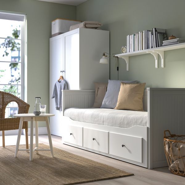ИКЕА Кушетка с 3 ящиками HEMNES ХЕМНЭС, 095.215.00 Кушетка с 3 ящиками, 2 матраса, белый, &Aring;fj&auml;ll средней жесткости, 80x200 см 095.215.00 фото